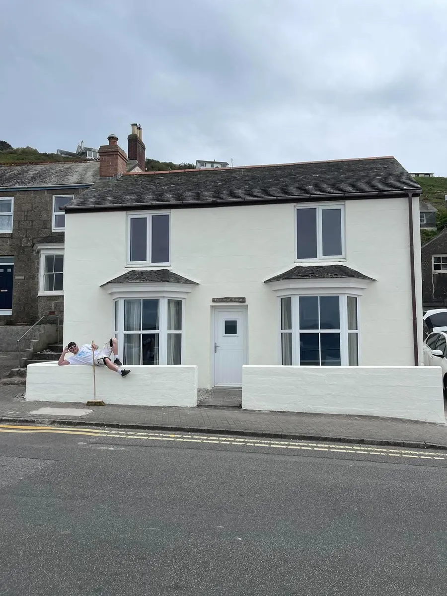 Exterior repaint, Sennen
