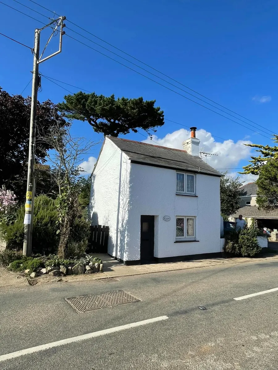 Cottage exterior, St Enduo